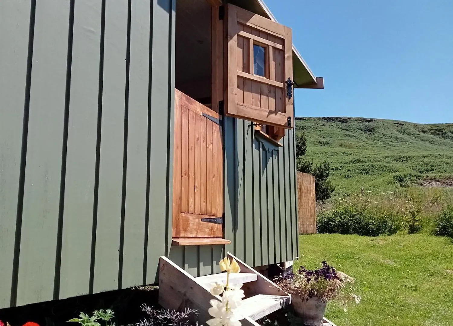Wainstones Shepherd'S Hut Chop Gate