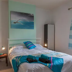  Holiday home Relaxing 2-bed House - Sofabed Option